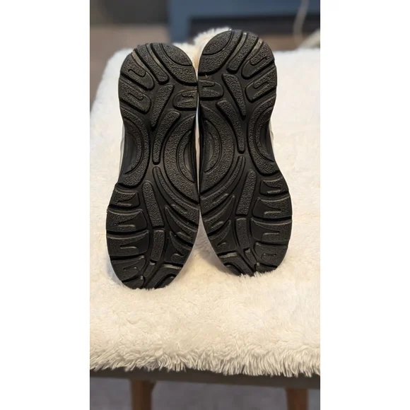 Women's Easy Works by Easy Street Winter White Waterproof Boots Size 10 - Picture 6 of 13